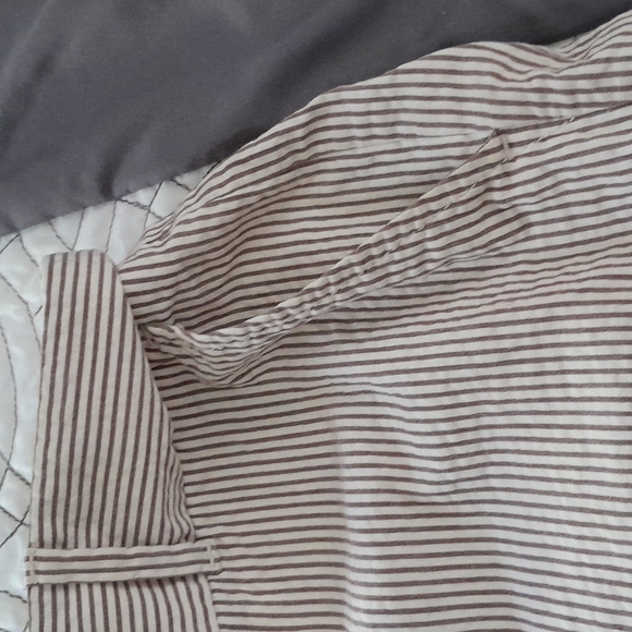 LOFT brown/white pinstripe shorts. Size 2. - Picture 4 of 5